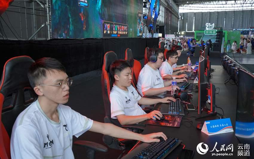 对抗几乎成 对抗几乎成